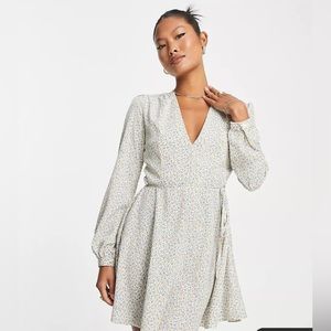 Glamorous Petite v-neck mini swing dress in vintage mini floral from asos!